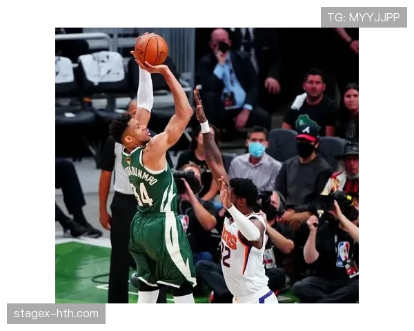 戴维斯边路闪耀，状态回暖彰显超级新星潜力