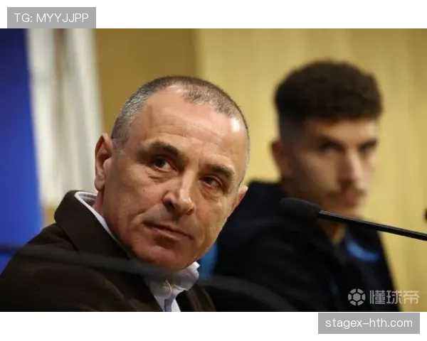 斯洛伐克主帅卡尔佐纳