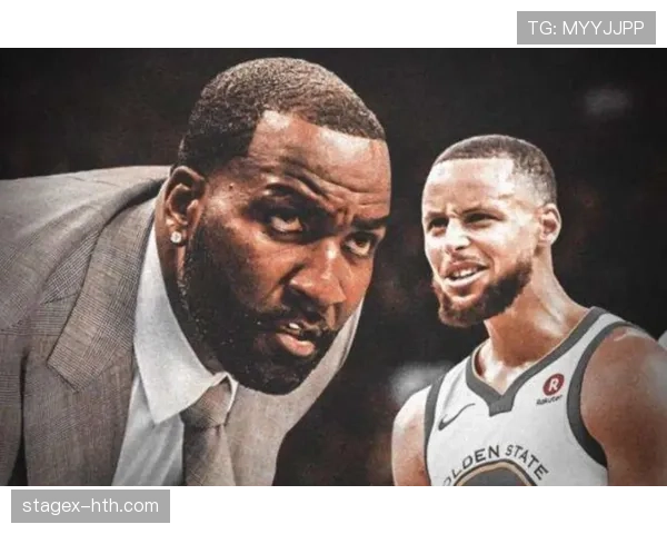 库杜斯中场与边锋切换的战术多样性分析