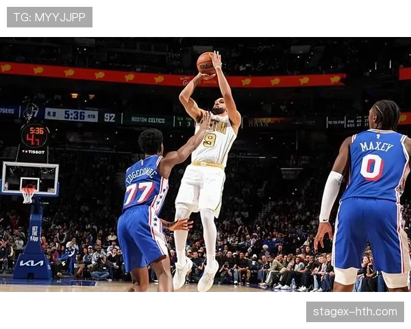 怀特无球跑动制造空位，三分效率领跑后卫